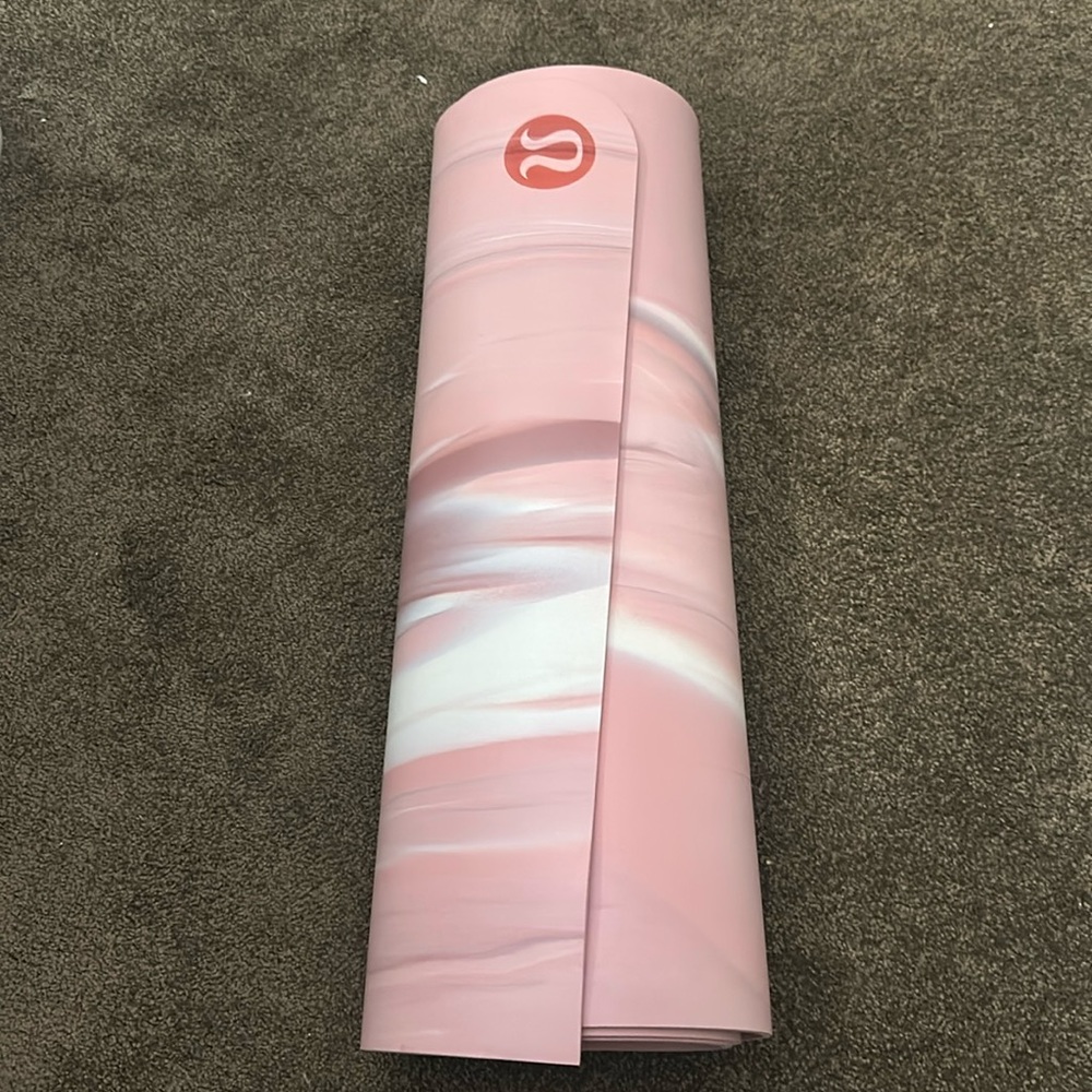 Lululemon yoga/workout mat
